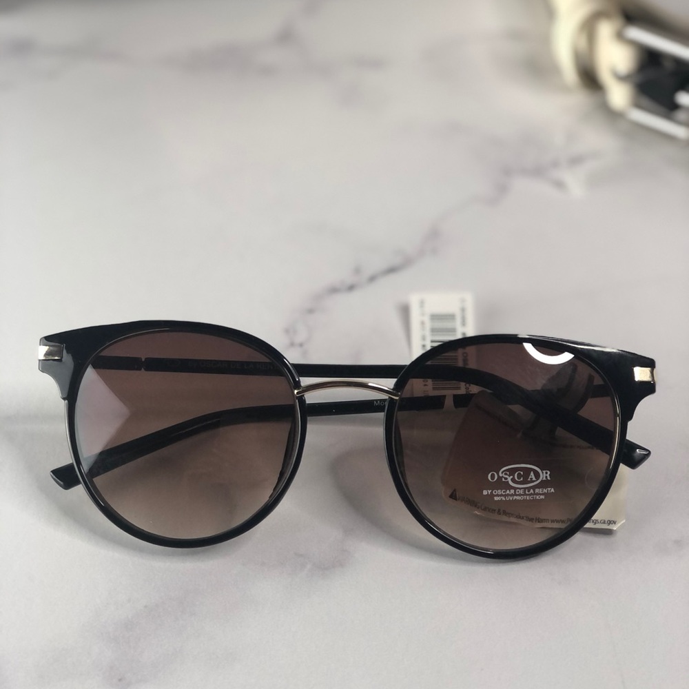 Medium Black Purse, Oscar De La Renta Shades, Belt - Picture 5 of 7